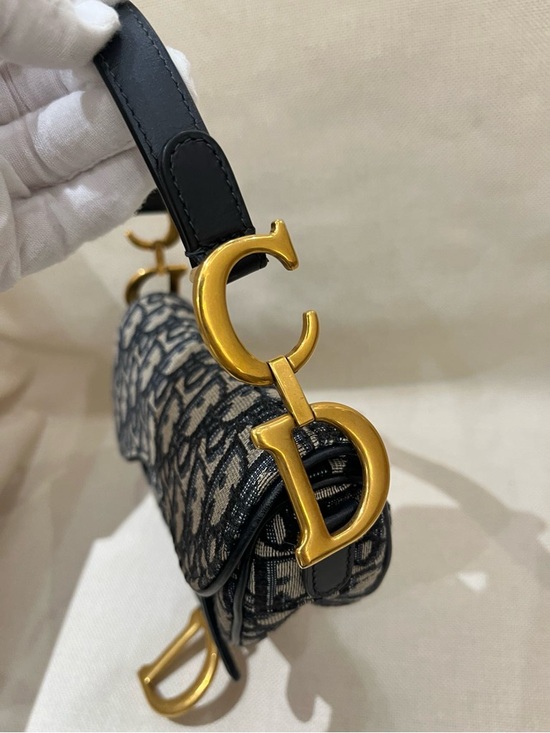Like New Dior Navy & Ivory Oblique Mini Saddle Bag with Gold 'D' Charm 2020 - Picture 2 of 8